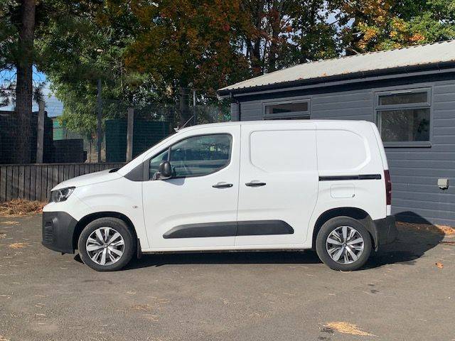 2019 Peugeot Partner 1000 1.5 BlueHDi 100 Professional Van