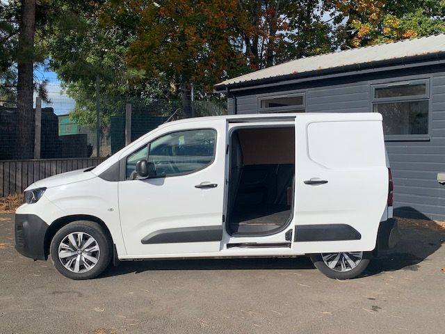 2019 Peugeot Partner 1000 1.5 BlueHDi 100 Professional Van