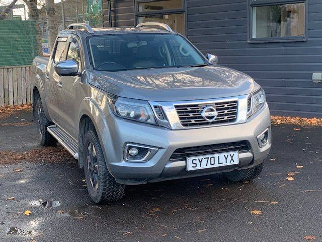 Nissan Navara Double Cab Pick Up Tekna 2.3dCi 190 TT 4WD Pick Up Diesel Grey